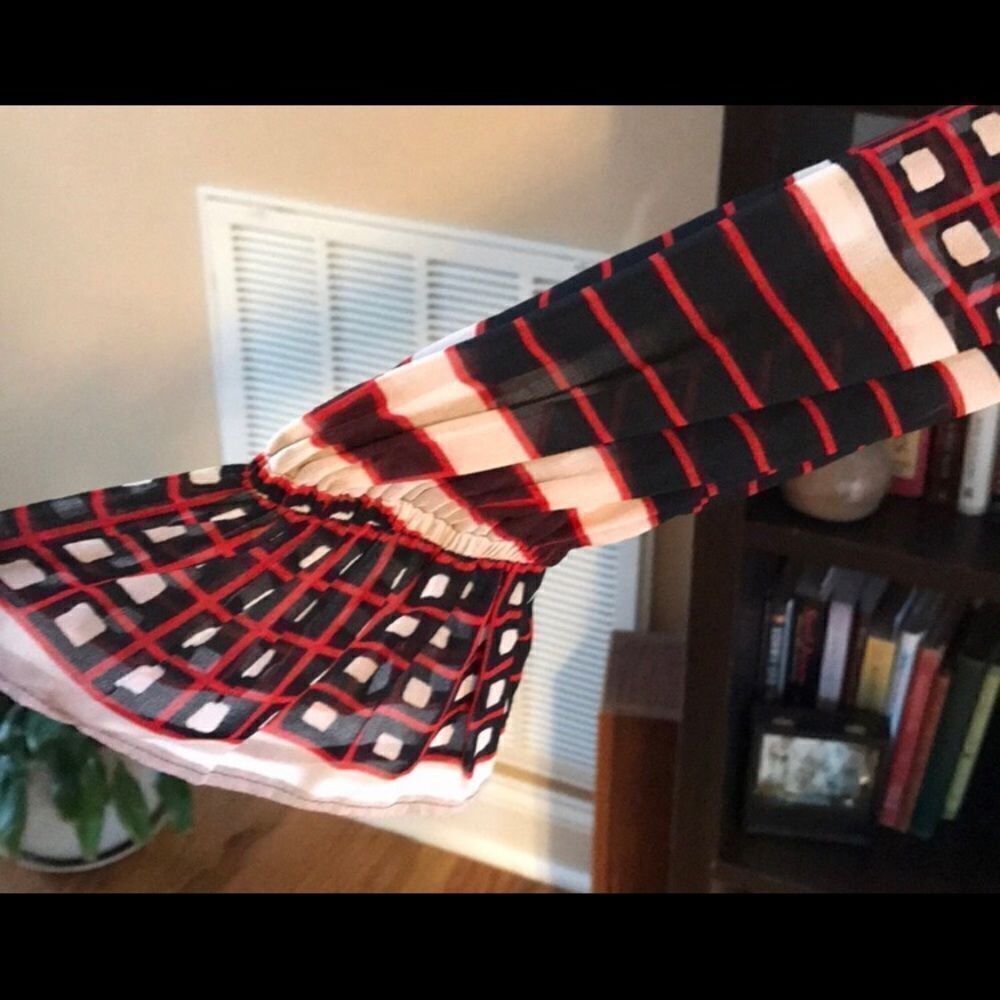 Loft Top SMALL PETITE Red, Black and Cream - Picture 2 of 3